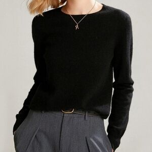 Lord & Taylor Cashmere Crewneck Sweater In Black. (H10)
